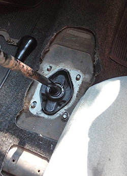 Cara membongkar handrem mobil